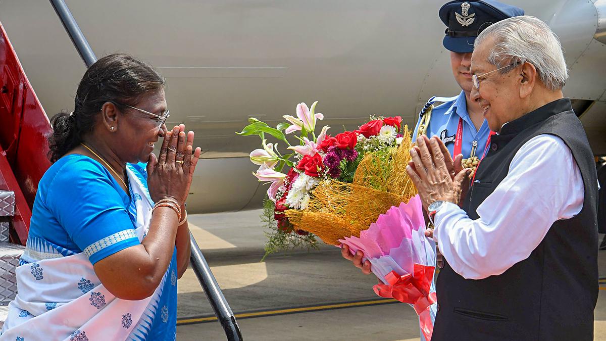 President Murmu arrives in Chhattisgarh on 2-day visit, accorded Guard of Honour at Raipur airport