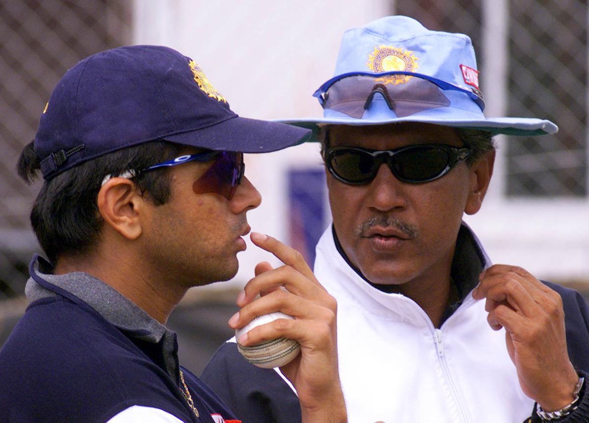 Aunshuman Gaekwad (right) with Rahul Dravid.