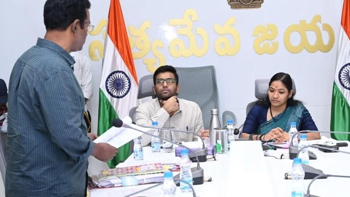 Talks on prawn seed collection at Godavari barrage end without breakthrough