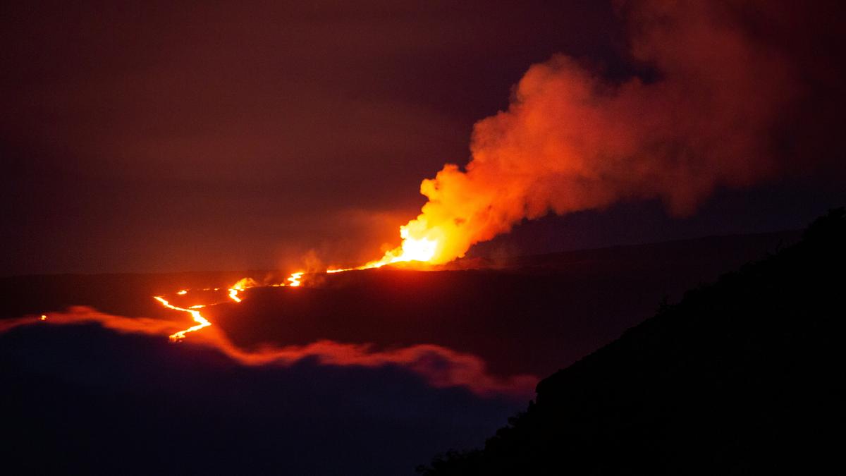 Mauna Loa lava no longer imminent threat to Hawaii highway