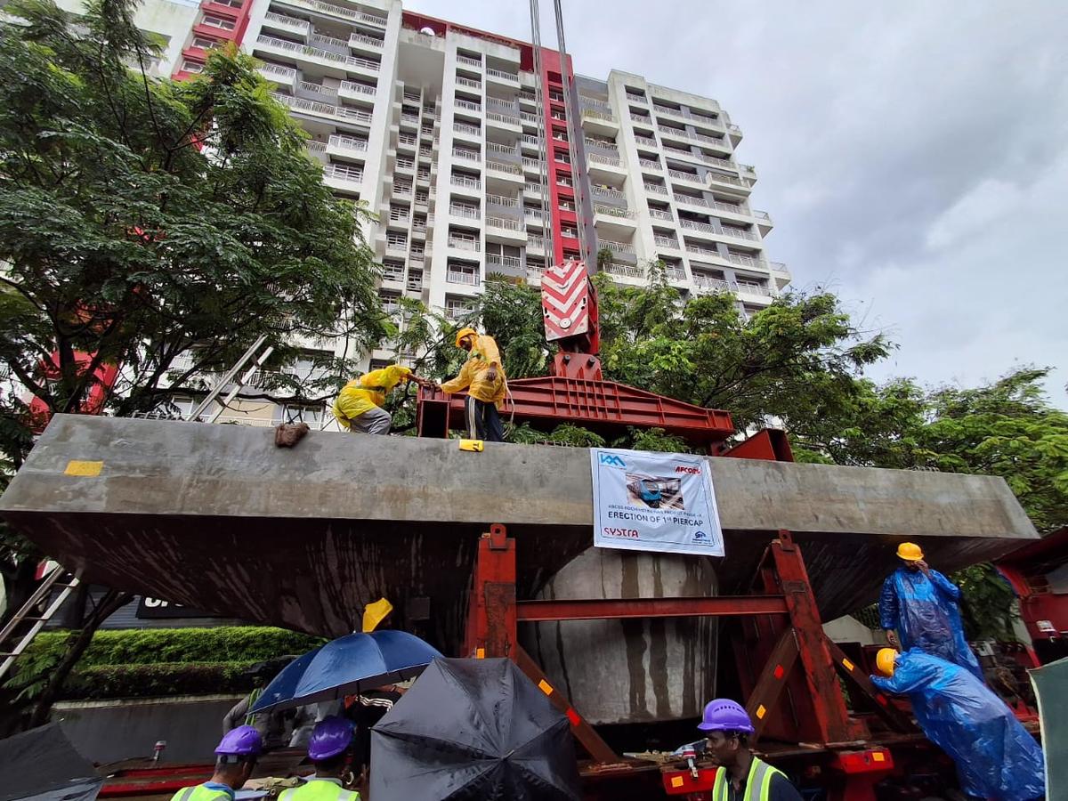 The first pier cap for the Kochi metro’s Kakkanad extension being placed atop pillar number 281 near Infopark. The first pier cap for the Kochi metro’s Kakkanad extension being placed atop pillar number 281 near Infopark.