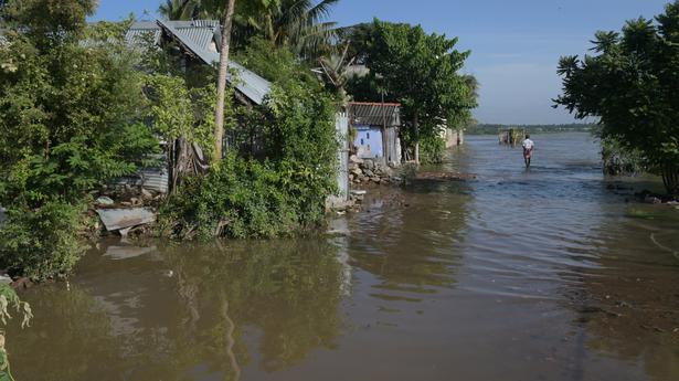 Over 550 houses near Cauvery and Bhavani rivers remain flooded in Erode district