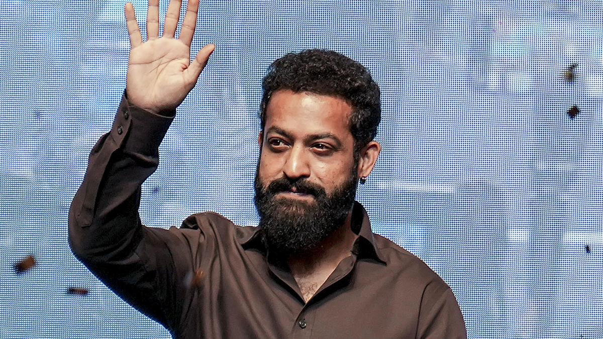 Chaos erupts as actor Jr. NTR mobbed by fans during Bengaluru visit, police lathi-charge crowd