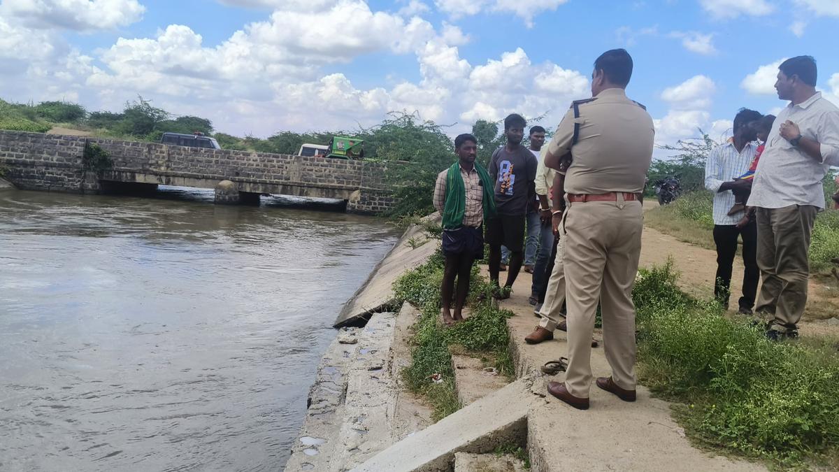 Woman, daughter washed away in Raichur canal