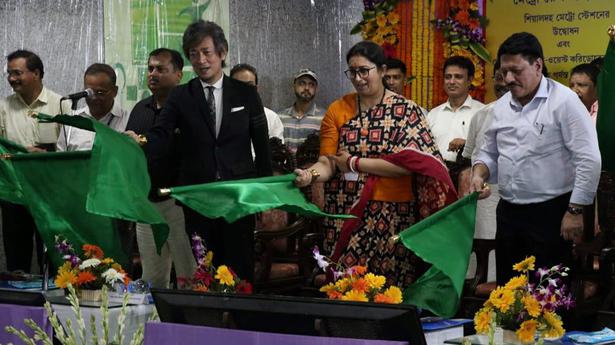 Smriti Irani inaugurates Sealdah metro station of East-West corridor