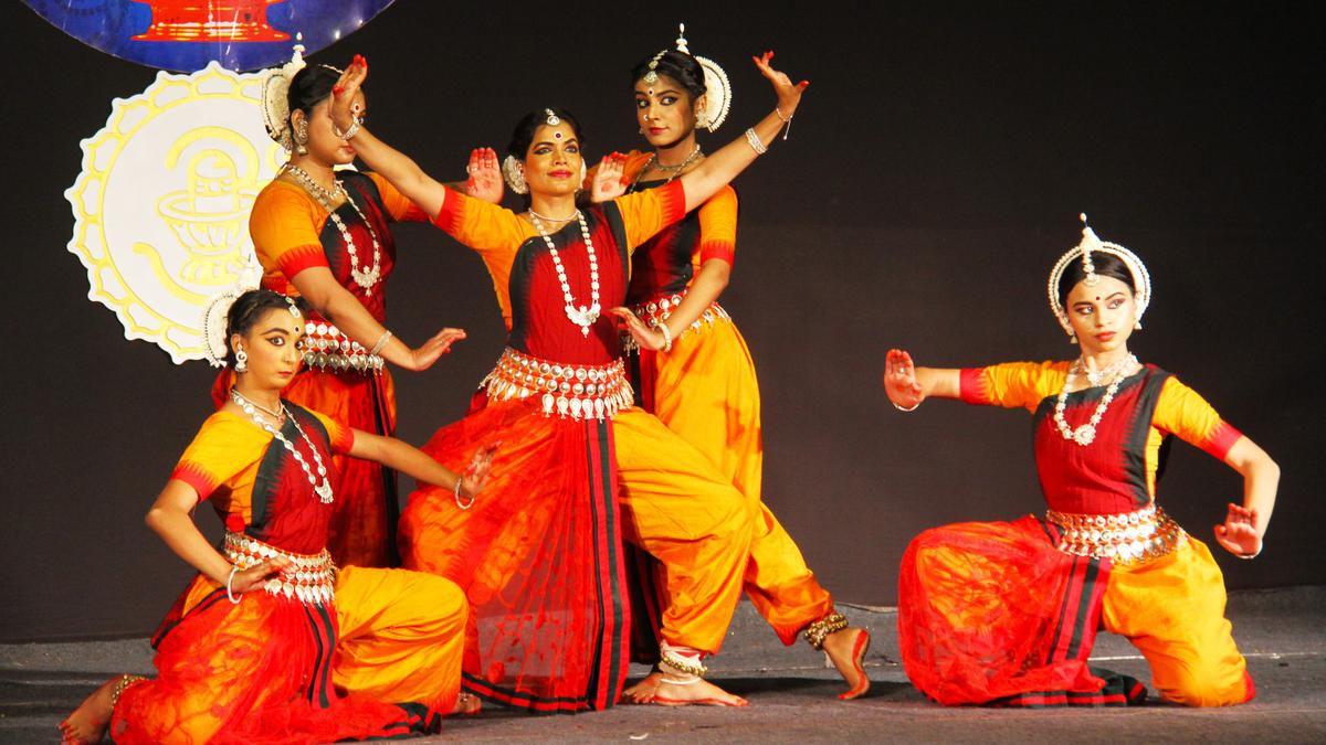 Odissi recital by Madhulita Mohapatra and team adds colour to Sivaratri celebrations