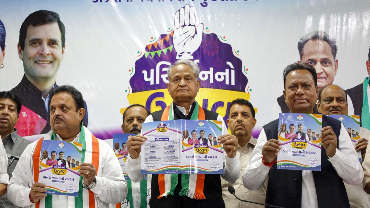 Gujarat Assembly Elections | Congress promises 10 lakh jobs, 300 units free electricity, LPG cylinder ₹500, unemployment allowance