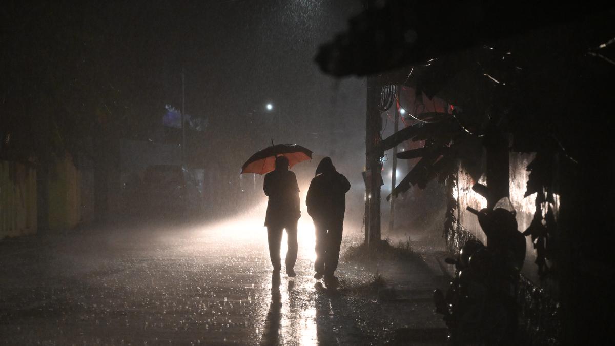 Southwest monsoon sets in over Kerala, earliest onset since 2009