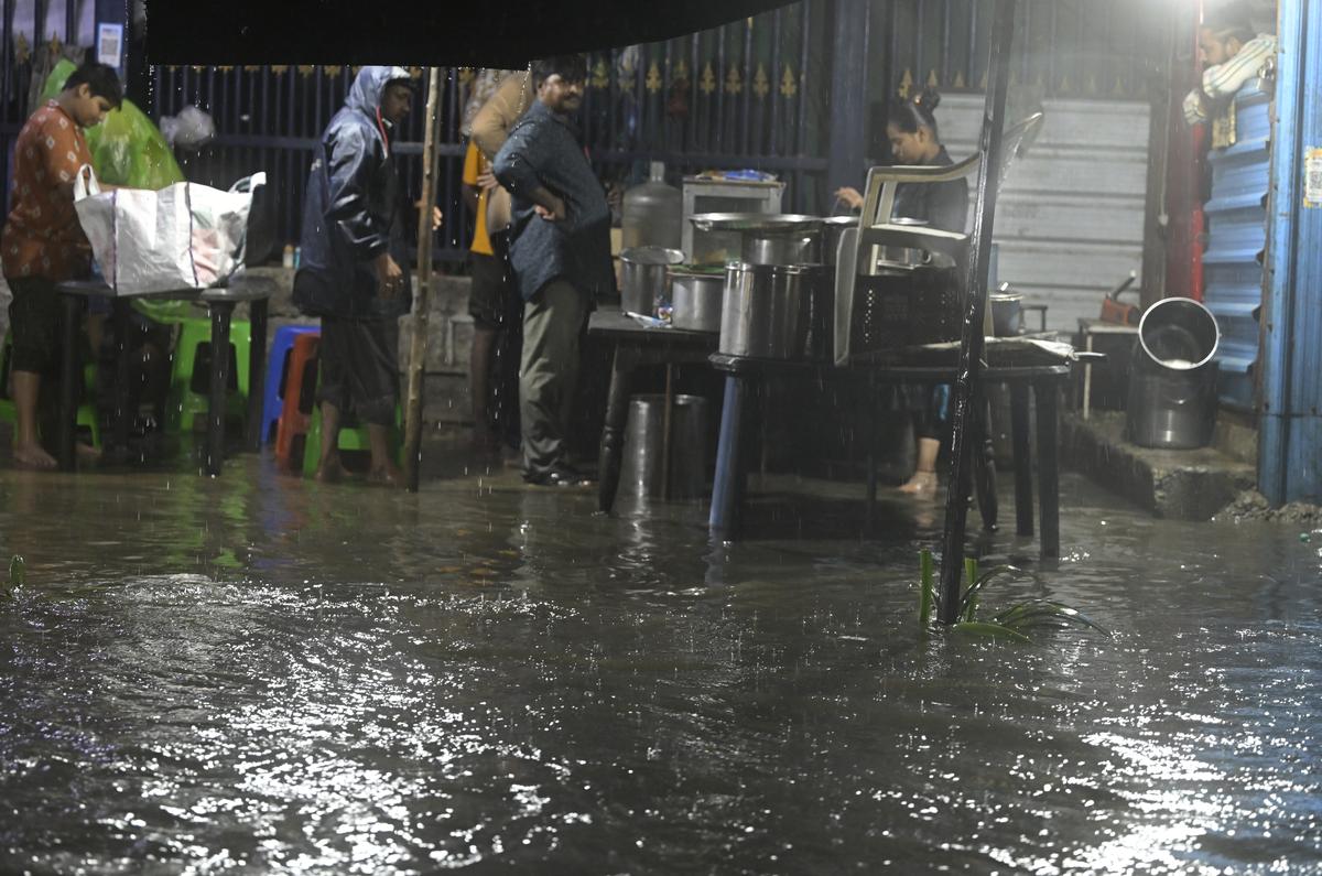 Heavy rains lead to waterlogging in Film Nagar in Hyderabad on Sunday (September 14, 2025). 