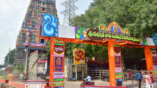 800 showers set up at Krishna river ghats in Vijayawada for Dasara pilgrims, says Collector