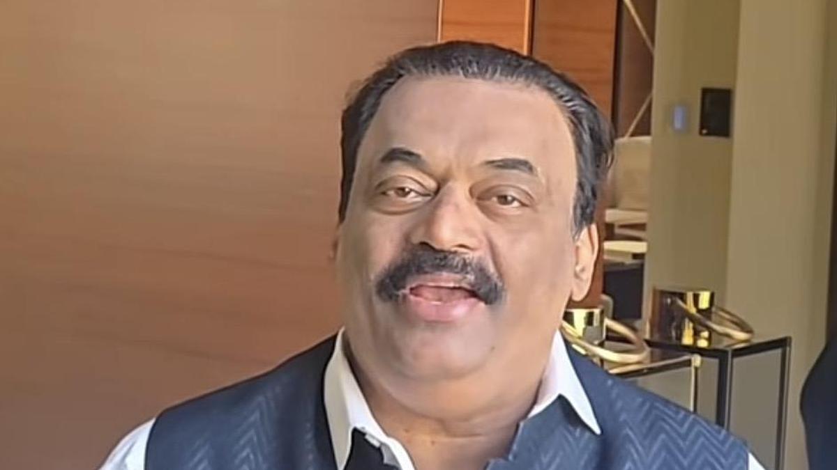 Roy sought time to talk to mother and shot himself in adjoining room, say police sources