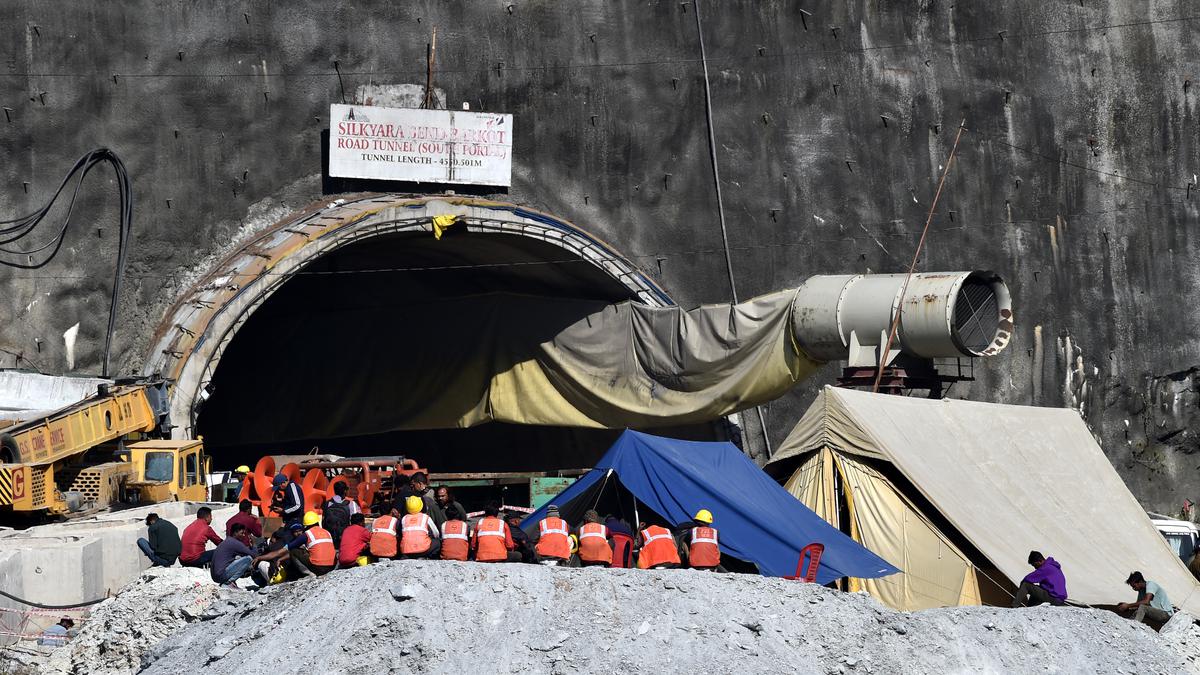 Uttarkashi tunnel collapse | Drilling to rescue 41 trapped workers halted  again: Officials - The Hindu