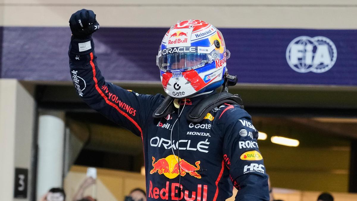 Verstappen, F1 şampiyonluğunu belirleyecek Abu Dhabi GP’sinde Norris ve Piastri’nin önünde pole pozisyonunu aldı
