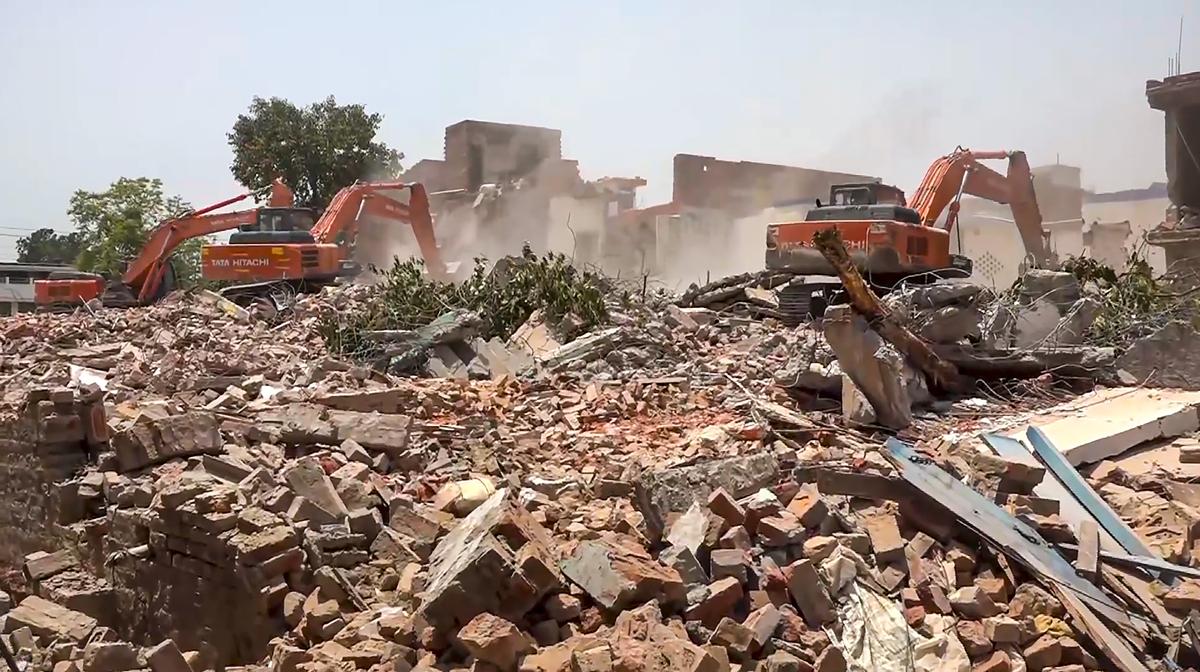 Demolition drive in Lucknow: More than 1,200 illegal structures razed in  Akbarnagar - The Hindu