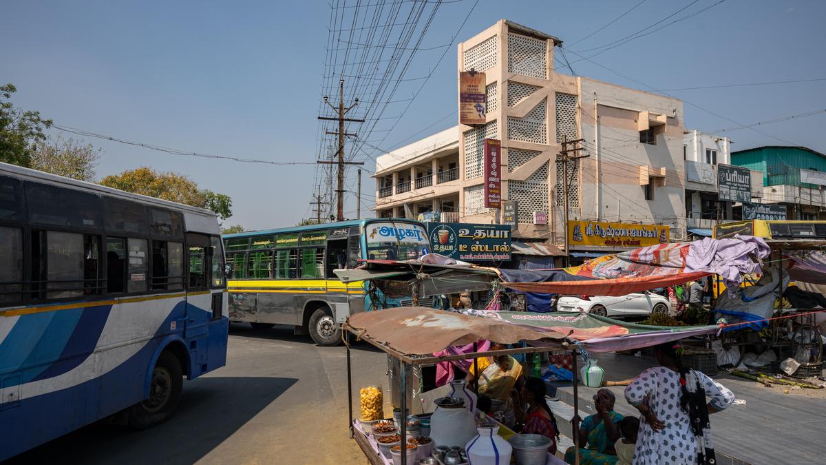 Commuters hit by severe congestion at Thuraiyur Bus Stand