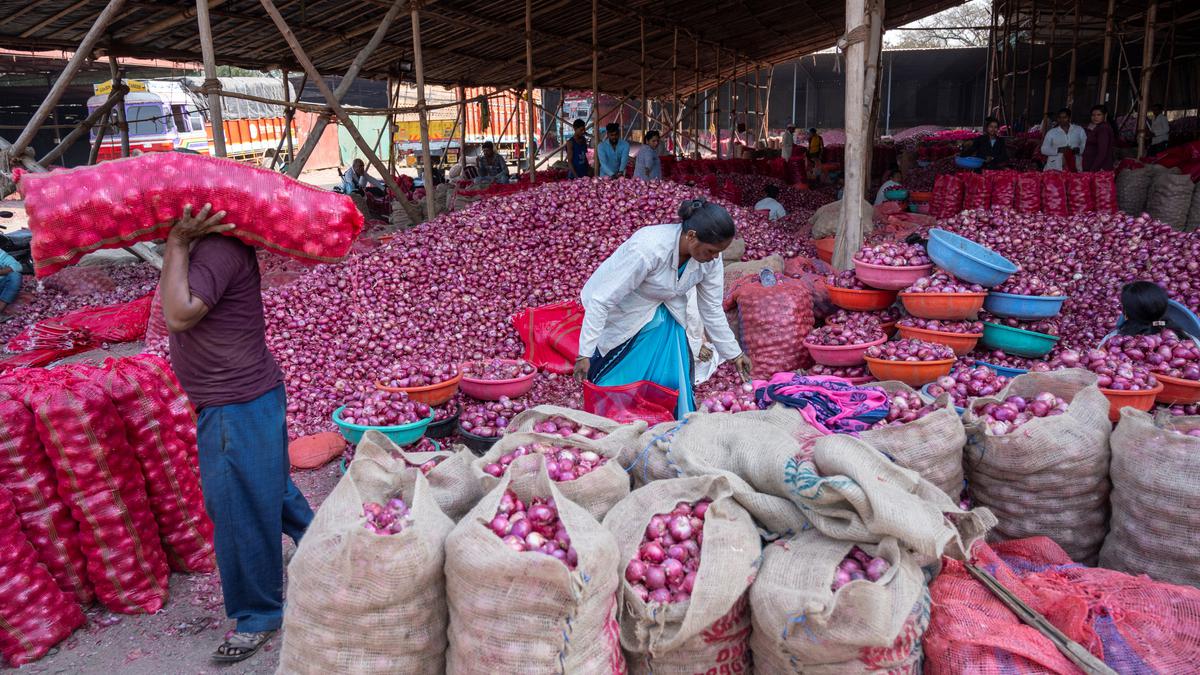 Onion auction to remain closed indefinitely in Nashik wholesale markets to protest 40% duty on export: Traders