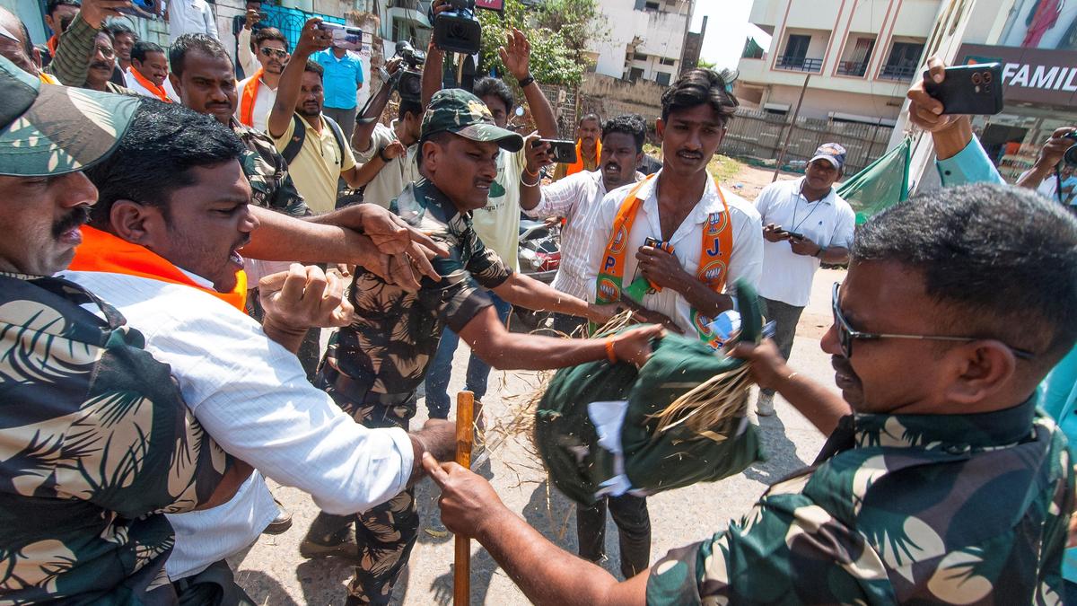 Top news of the day: Bangladesh moving towards restoring visa for Indians, say Diplomatic sources; Government studying implications of U.S. tariff, says Commerce Ministry, and more