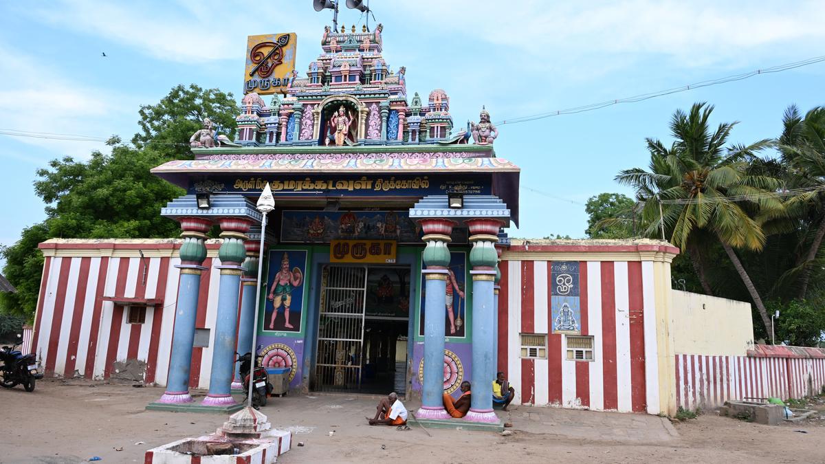Where a Muslim poet finds a place with Lord Muruga and his consorts at Melakodumalur