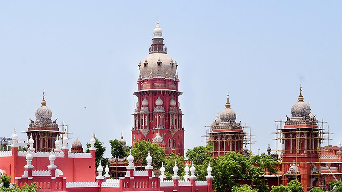 Group of lawyers seek withdrawal of Madras High Court’s circular banning portraits, statues inside court premises