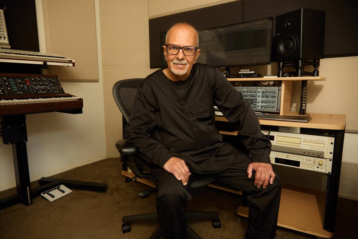 Dinshah will soon release the jazz-fusion album 369 Hertz, under the name Freakquency.