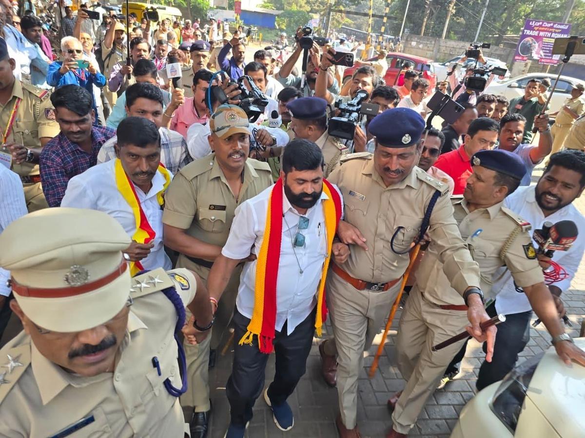 Protests by MES and KRV on first day of winter session in Belagavi, activists  detained - The Hindu