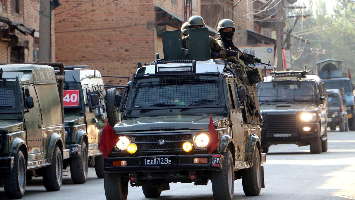 Militant associate of LeT arrested in Jammu and Kashmir's Baramulla