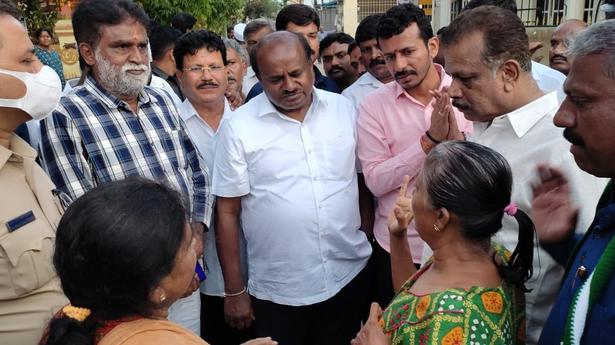 HD Kumaraswamy visits families of murder victims in Dakshina Kannada, assures justice