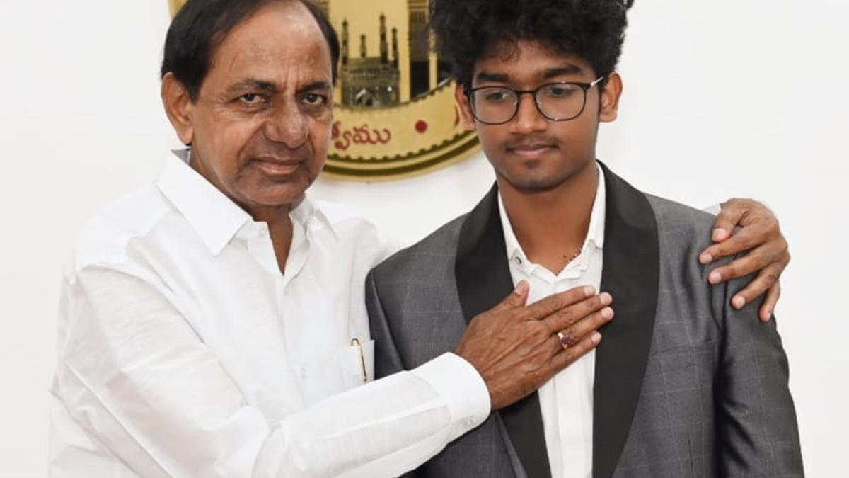 CM pats chess wizard Praneet on GM title, announces ₹2.5 crore reward