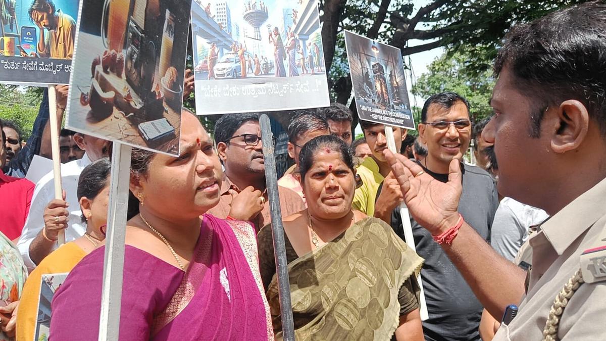 Parappana Agrahara residents protest as signal jammers at central prison disrupt their mobile connectivity