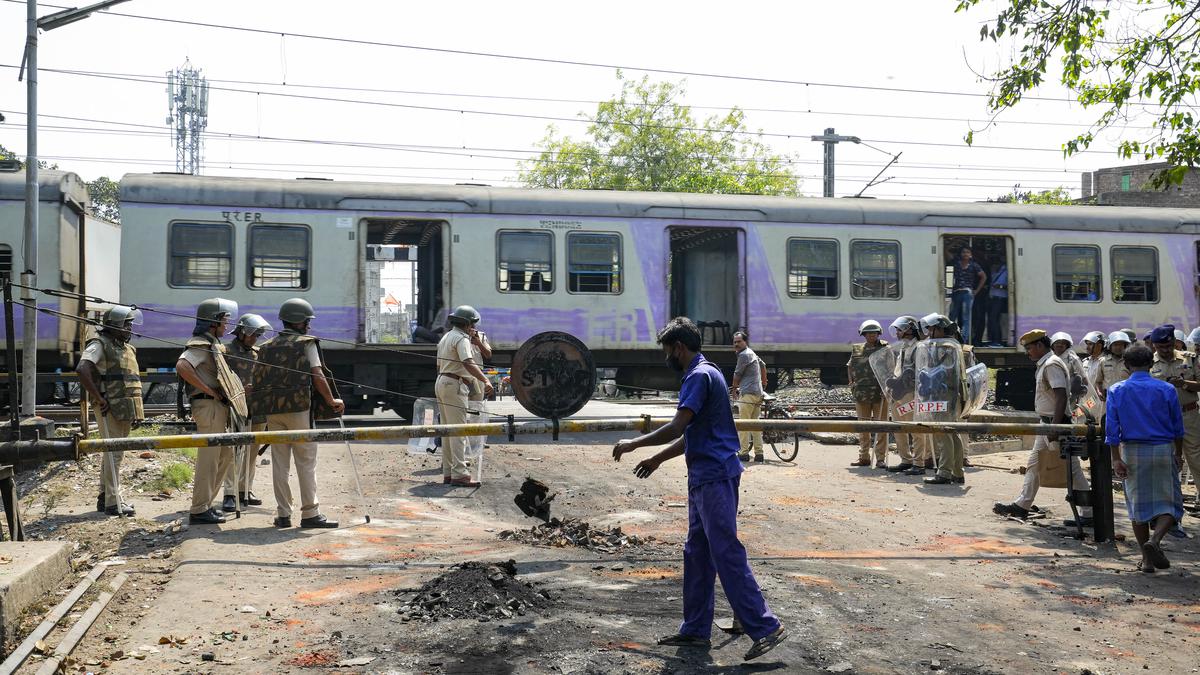 Calcutta HC directs Bengal government to file report on fresh Rishra violence