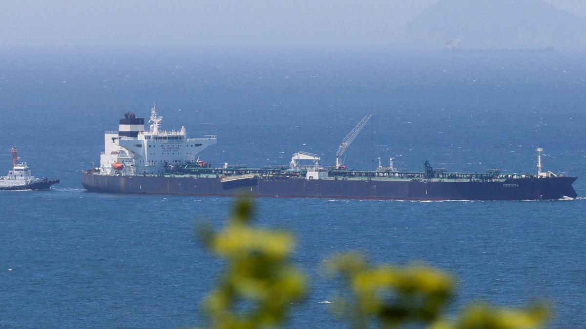 Oil tanker arrives in South Korea after passing through Strait of Hormuz