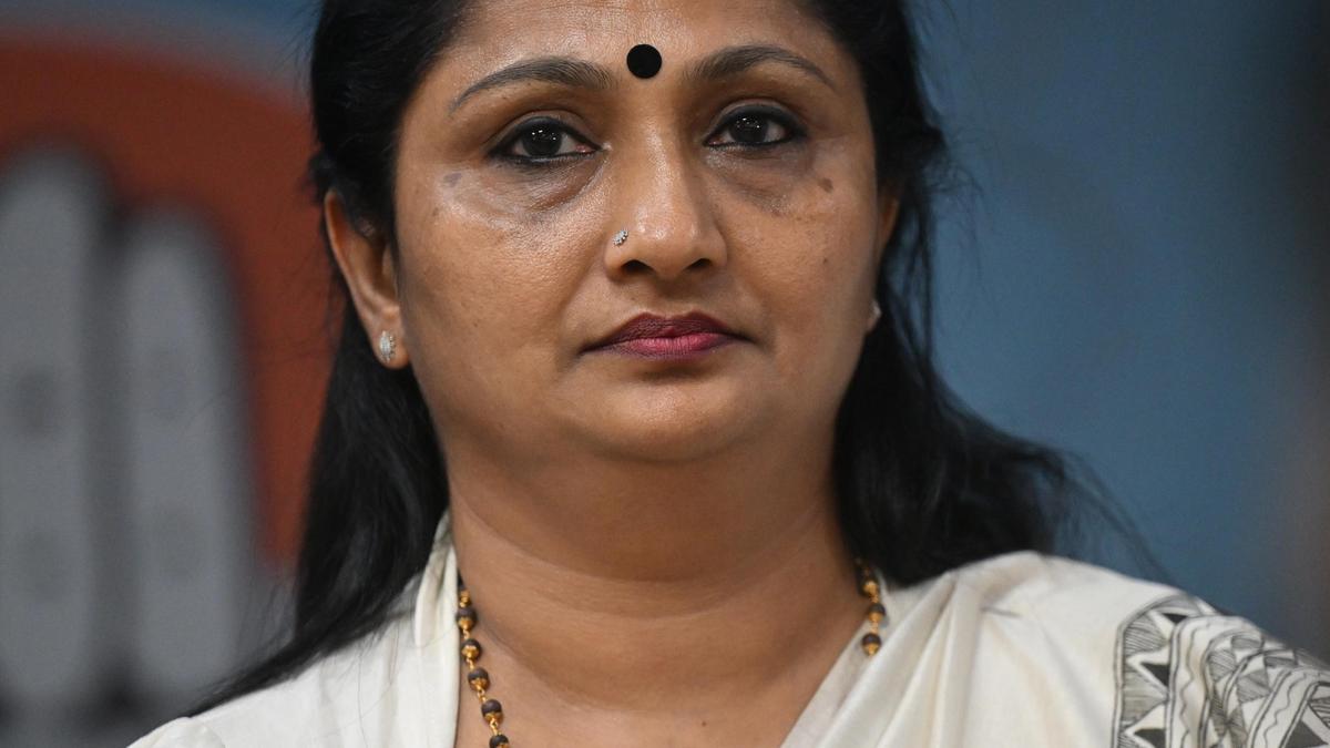 Kochi mayor row: Congress leaders express differing opinions