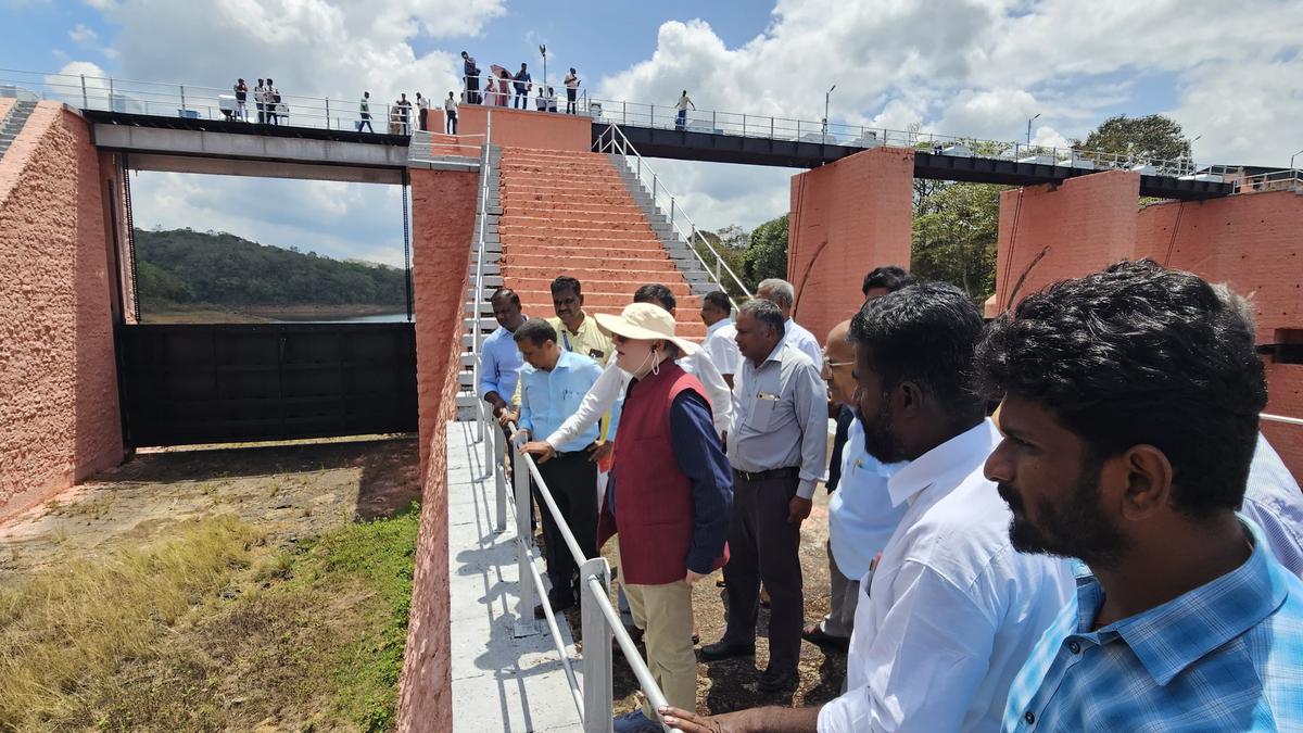 New supervisory committee visits Mullaperiyar dam