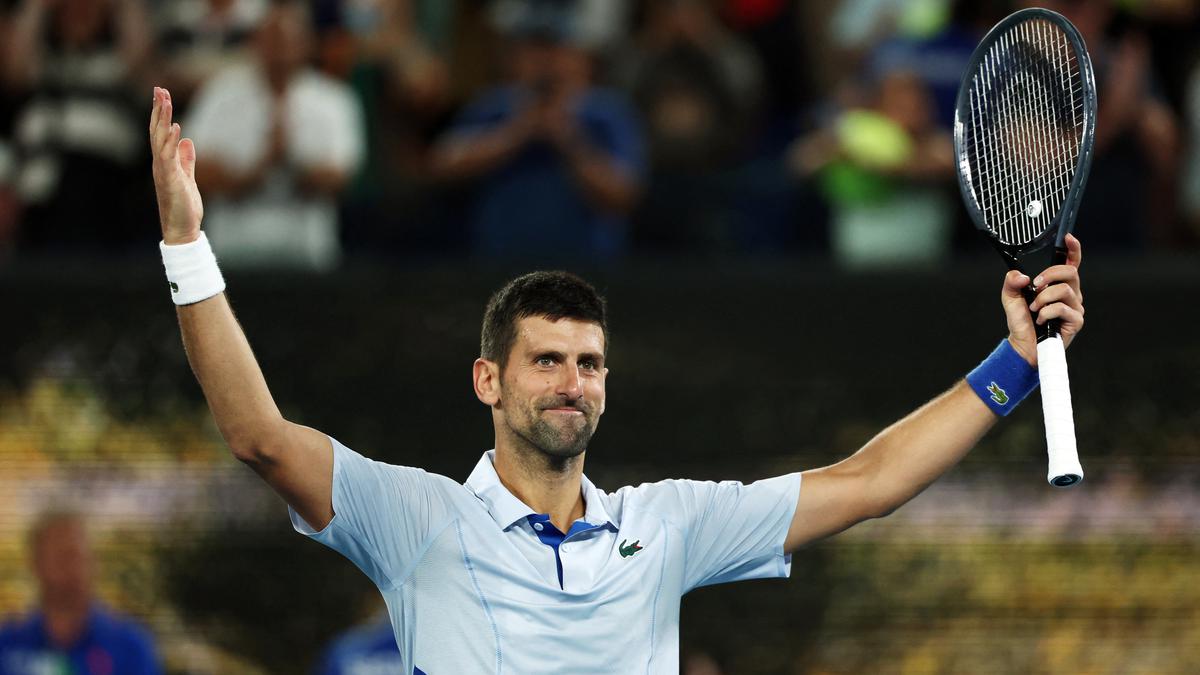 Djokovic atteint les quarts de finale de l’Open d’Australie, égalant le record de Federer en Grand Chelem
