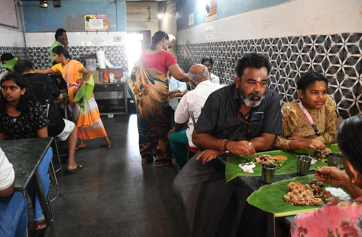 Bangaru, the second oldest biryani outlet in Dindigul, popularly known as the 10am biryani shop on Big Bazaar Street.