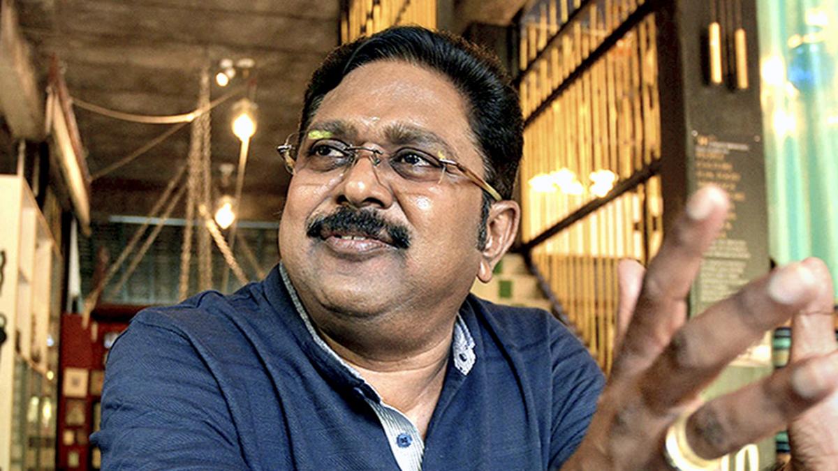 Dhinakaran criticises SIT for seizing journalists’ phones