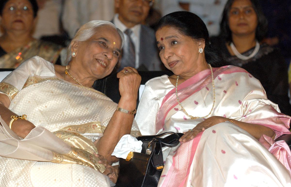 Asha Bhosle with the ‘Thumri queen’  Girija Devi at a function to mark the second year of Indian Music Academy, in New Delhi, in 2007.
