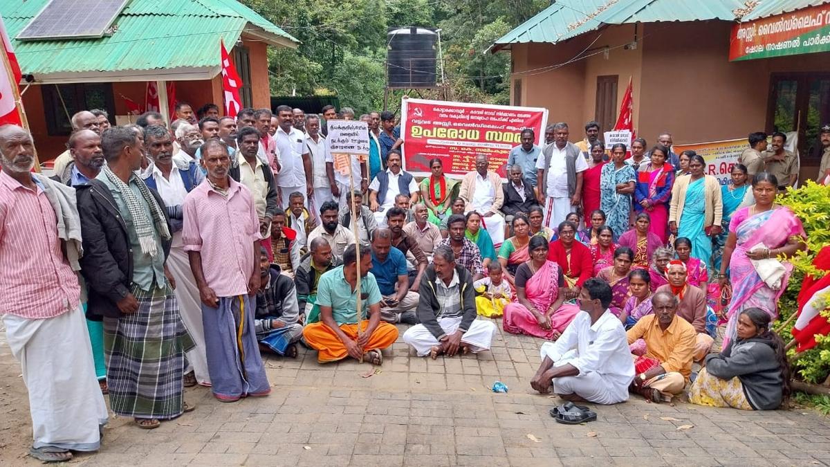 Protest continues in front of Assistant Wildlife Warden’s Office at Munnar