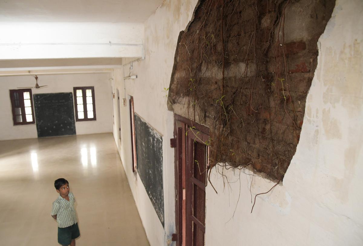 Dilapidated corporation school building in Erode poses risk to students