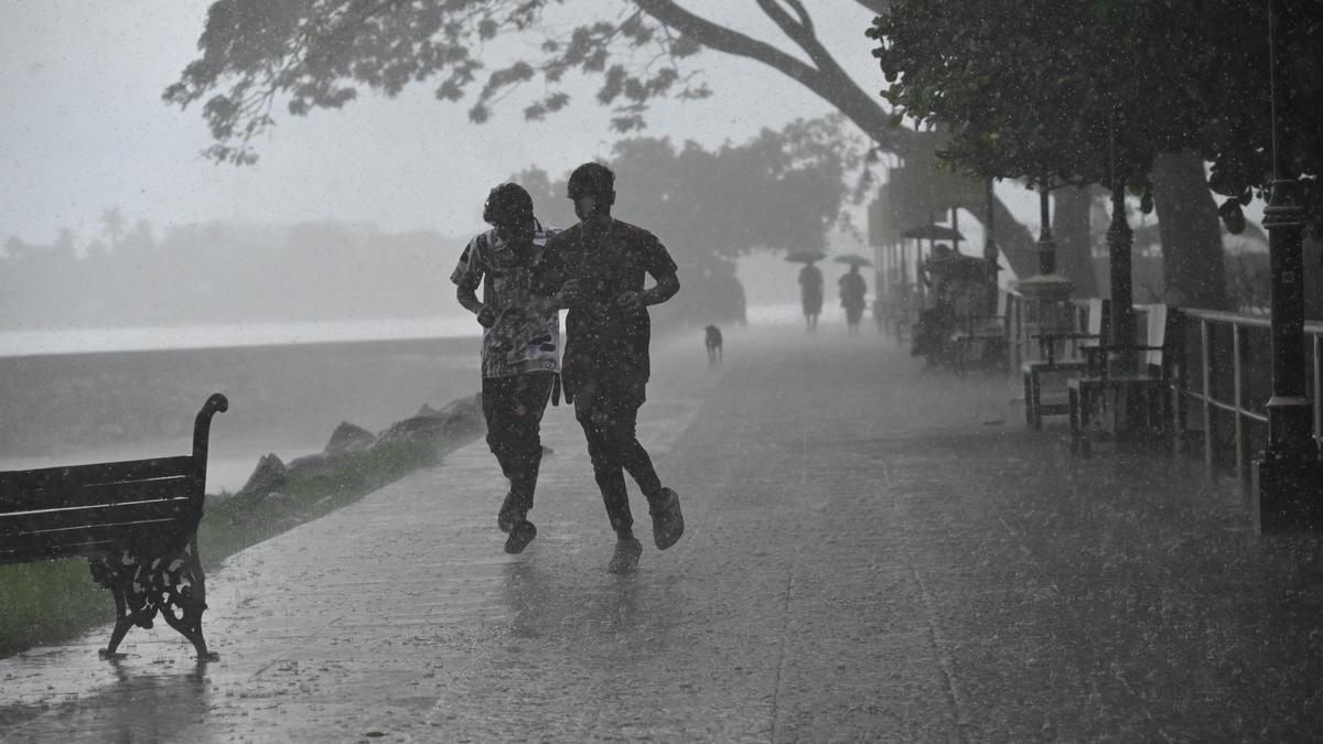 IMD warns of heavy rain in Kerala; orange alerts issued as monsoon likely by June 4