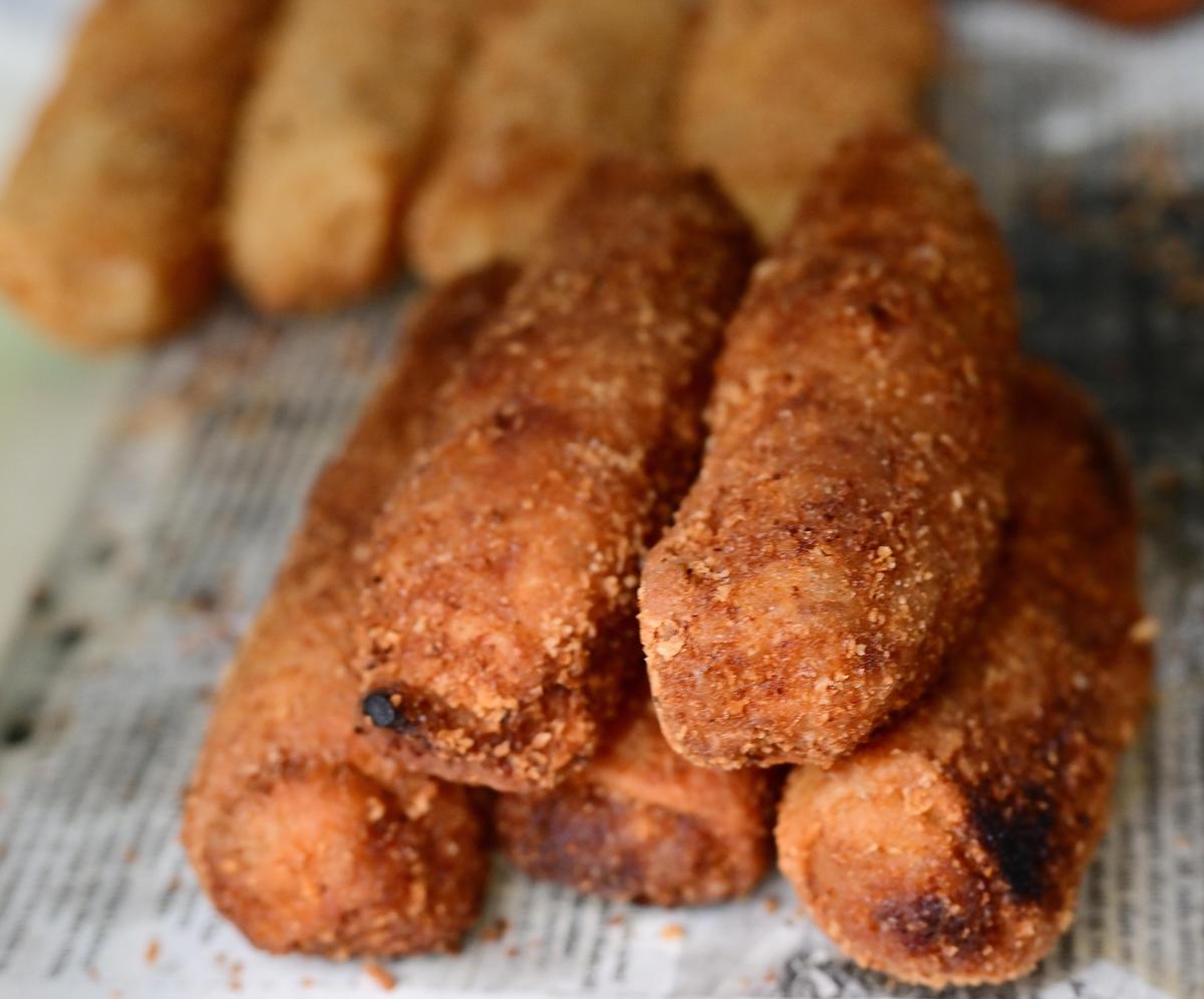 Ravi also supplies to tea shops in and around Koyambedu and IT companies. 