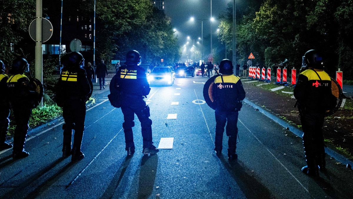 ‘Anti-Semitic’ clashes erupt in Amsterdam after football match