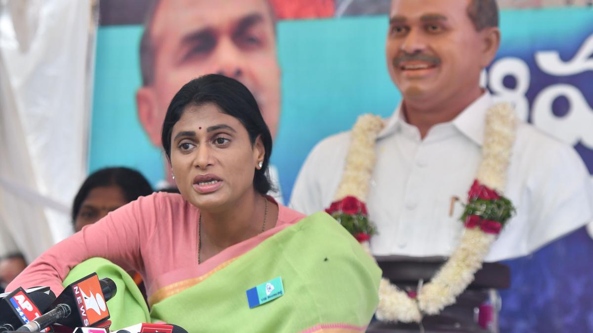 Sharmila plans to resume her padayatra after Sankranti