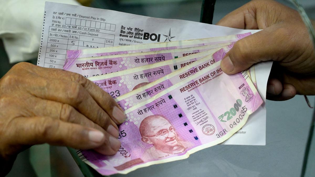 Don’t allow ₹2,000 banknote exchange without requisition slip, identity proof: PIL petition in Delhi HC