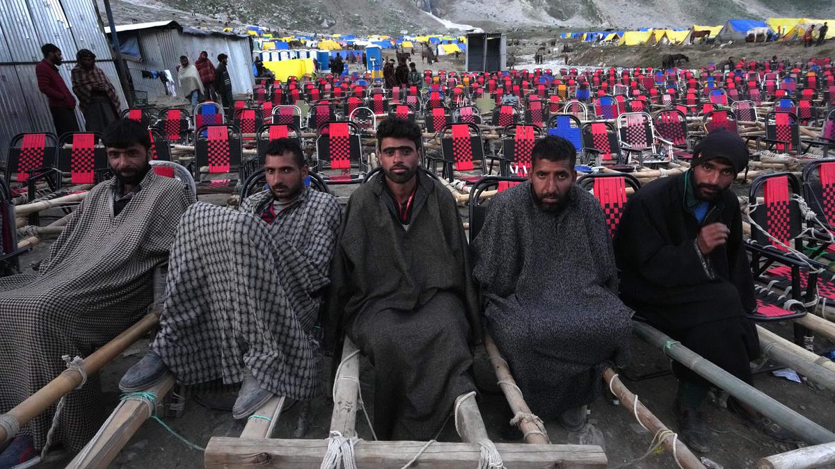 Another batch of pilgrims leaves for Amarnath shrine