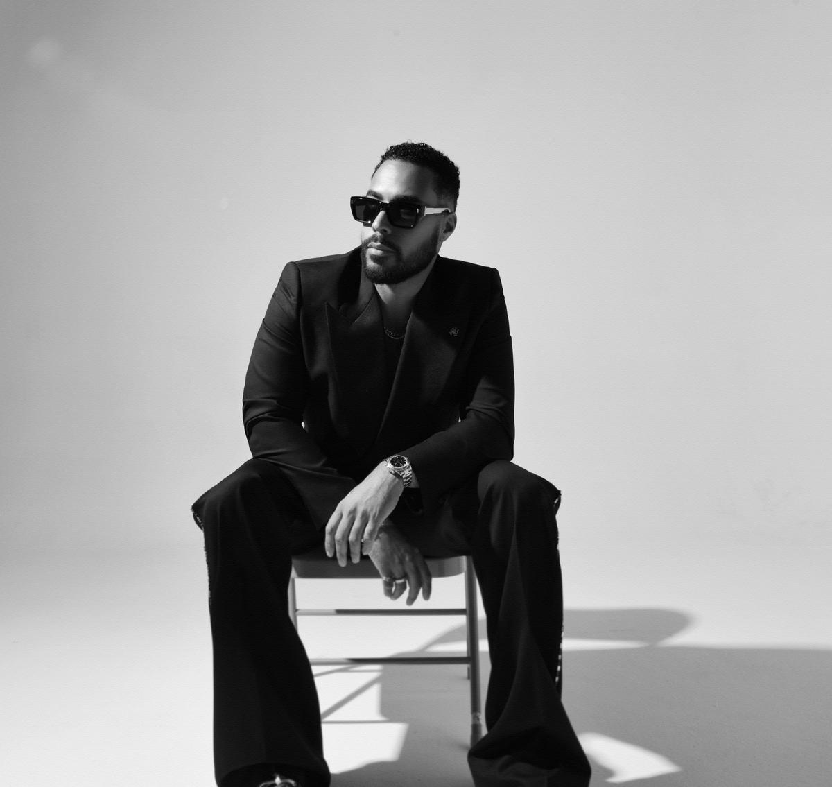 Prestando uma homenagem às suas raízes indianas