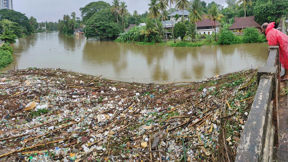 Flood situation remains grim in Kottayam and Pathanamthitta