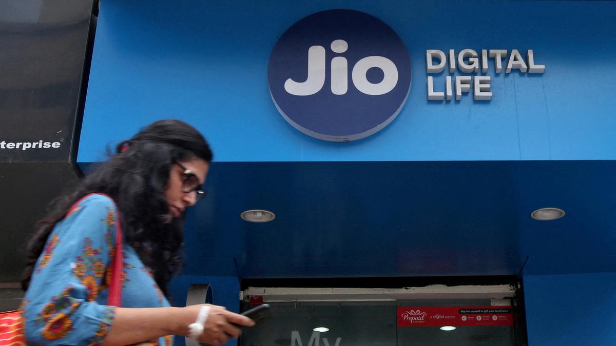 Reliance Jio seeks up to $2 billion loan to fund 5G plan: report