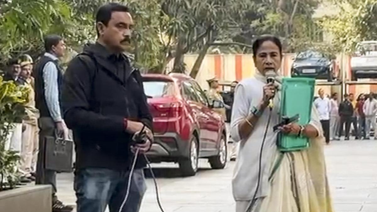 Morning Digest: CM Mamata to protest in Kolkata against ED raids on I-PAC office, Internet shutdown in Iran as protests mount; and more