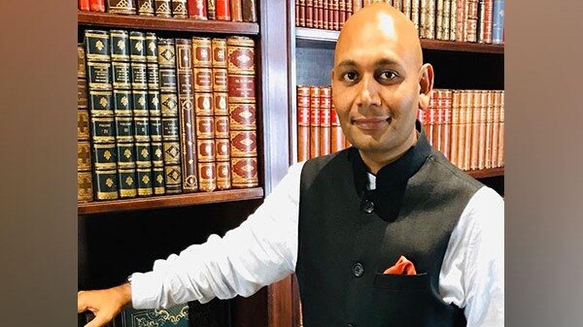 Abhay drew on his experience as a poet to channel the energy of the original into English Abhay drew on his experience as a poet to channel the energy of the original into English